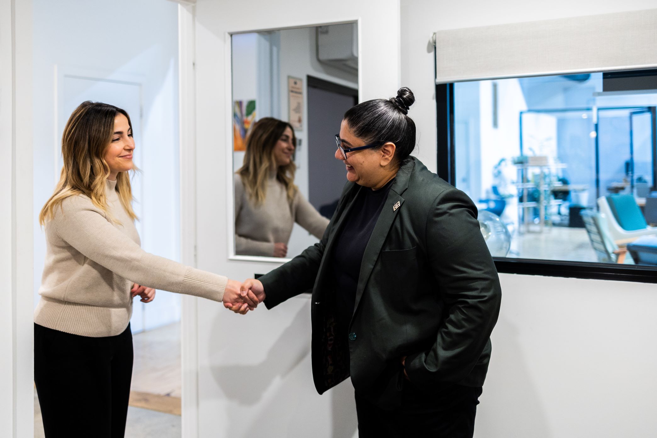 hanina-hanan-shaking-hands